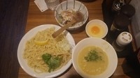 「つけそば 塩白湯 +ささみユッケごはん」@濃厚鶏そば 麺屋武一 新橋本店の写真