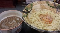 「魚濃つけ麺　釜玉　鶏+魚介　900円」@洛二神の写真