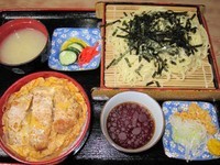 「中華ざるとカツ丼のセット　850円（ランチ）」@辰巳庵の写真