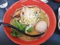 「鶏白湯味噌らー麺+味玉+ミニカレー丼」@麺や ぼんずの写真