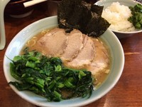 「ほうれん草らーめん+チャーシュー／￥800+200」@横浜家系ラーメン 家家家 飯田橋店の写真