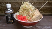 「小豚ラーメン+ネギ」@ラーメン二郎 横浜関内店の写真