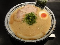 「らーめん(濃厚醤油とんこつ・中太ちぢれ麺)」@麺屋 風火 草津元店の写真
