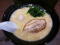 「醤油豚骨ラーメン」@横浜家系らーめん 魂心家 藤沢店の写真
