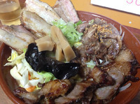 「野菜と豚三味醤油麺【1200】」@丹行味素 北新横浜本店の写真