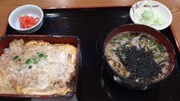 「カツ重＋温かいそば(930円)」@そば処 竹むら 有楽町ビル店の写真