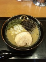 「【限定】豚骨煮干ラーメン」@丸め 田無ファミリーランド店の写真