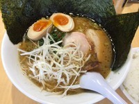 「特製らーめん＋ライス（￥900＋サービス）」@ら～めん ぎょうてん屋 GOLD 綾瀬店の写真