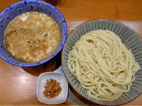 「濃厚つけ麺（大盛３３０ｇ）＋揚げニンニク」@麺や百日紅の写真