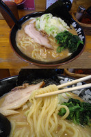 「『とき卵ラーメン+中盛(￥800+100)』」@ラーメン 大山家の写真