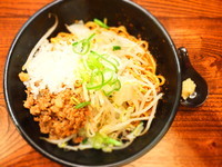 「辛油そば 690円」@麺処 花田 となりの写真