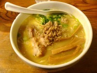 「白鶏らーめん（Ｍｙ箸サービス大盛）　７００円」@鶏の穴の写真