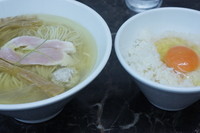 「さつま地鶏の塩らーめん、武甲地鶏の塩TKG（３周年限定）」@らーめん えんやの写真