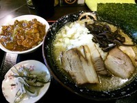 「背脂煮干ラーメン（並）760円＋豚肉キャベツde夏カレー」@煮干 丸めの写真