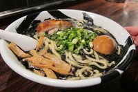 「黒武骨らーめん　味玉」@麺屋武蔵 武骨の写真