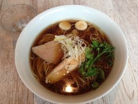 「【6/4〜6、100食限定】アグー豚の醤油らーめん、800円」@BumBunBlauCafe with BeeHiveの写真