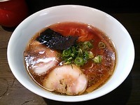 「醤油らぁめん大盛」@支那そばや 本店の写真