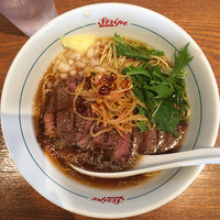 「ステーキラーメン」@ストライプ ヌードルズの写真