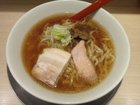 「喜多方らーめん（醤油味）」@麺や 七彩 東京駅の写真