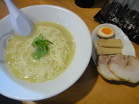 「塩らぁめん」@爆じゅう餃子 餃点の写真