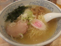 「塩ラーメンと餃子セット５８３円」@ぎょうざの満洲 武蔵境北口店の写真