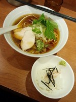 「【期間限定】冷やし煮干し中華そば＋〆のご飯（限定専用）」@福の神食堂の写真