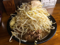 「小ラーメン  700円  (野菜とニンニクちょぃ増しアブラ)」@豚五里羅Ⅱの写真