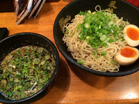 「冷しざるラーメン+半熟玉子」@博多風龍 西武新宿店の写真