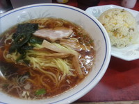 「ラーメン（大盛り無料）半チャーハンセット５００円」@らーめん ほん田の写真