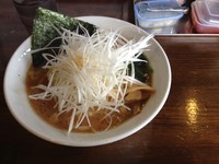 「白ネギラーメン中盛り」@横浜家系らーめん 福の家の写真