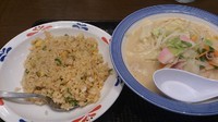 「スモールちゃんぽん463円＋チャーハン329円」@長崎ちゃんぽん リンガーハット 銀座店の写真