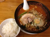 「みそラーメン＋サービスライス」@両国 中華食堂 光の写真