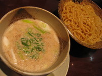 「つけ麺（白ゴマ・大盛）￥1,007（税込）」@越後秘蔵麺 無尽蔵 佐野家の写真