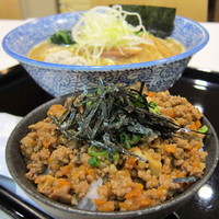 「濃厚魚介らーめん 750円 + 牛そぼろサク丼 150円」@麺屋 一燈 ラゾーナ川崎店の写真