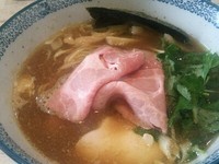 「煮干しそば+鯵の握り＆麦酒」@中華そば 四つ葉の写真