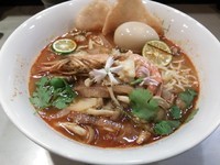 「【6月の限定】トムヤムクンラーメン830円＋味玉」@中華蕎麦 瑞山（ZUIZAN）の写真