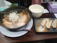「醤油セット(魚介醤油ラーメン、餃子3個、ライス)(860円)」@らーめん一上屋の写真
