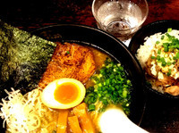 「特濃節骨麺@900円＋炙りチャーマヨ飯@300円」@節骨麺たいぞう 池袋本店の写真