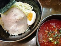 「【期間限定】辛つけ麺－極－850円+ローストチャーシュー」@麺や 飛来の写真