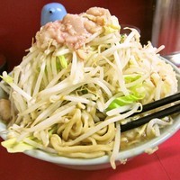 「小豚（カタメ／野菜マシマシニンニクアブラ）850円」@ラーメン二郎 桜台駅前店の写真