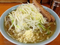 「ラーメン（７００円）・ニンニク」@ラーメン二郎 新橋店の写真