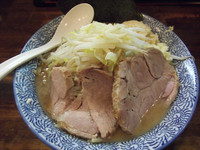 「ラーメン豚マシ(800円)」@ラーメンJAPAN 川口本店の写真