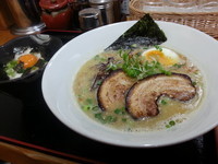 「鶏白湯ラーメン+月見とろろご飯セット800円」@麺処 雄の写真