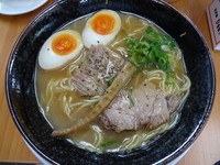 「とんこつ煮卵ラーメン」@天天有 ひるまやの写真