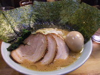 「スペシャルラーメン　１０００円」@鶴一家の写真