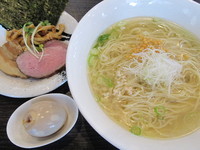 「豊潤鶏だし塩ラーメン+味玉 　「700円+サービス」」@麺処 ほん田 nijiの写真