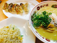 「サービス定食+ユウリンチ」@天下一品 歌舞伎町店の写真