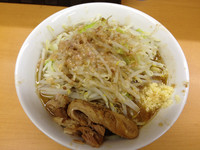「ラーメン 中太麺ニンニクアブラ680円」@ラーメン ○菅の写真