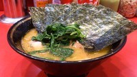 「ラーメン(麺硬め･味濃いめ)+のり」@家系総本山 ラーメン吉村家の写真