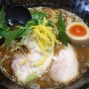 鶏パイタン和風しょうゆ　８５０円　細麺